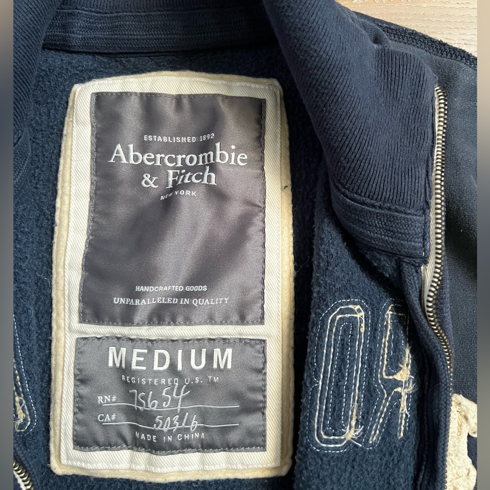 Abercrombie & Fitch Sweatshirt - Picture 2 of 4